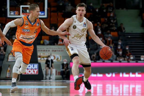 赛后采访时 赛后采访时